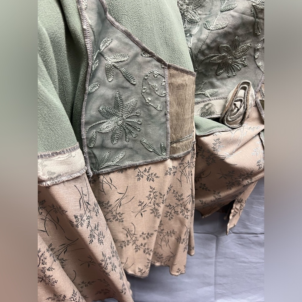 Elegant Sage Green and Cream Patchwork Shirt And Skirt Set - Picture 9 of 12